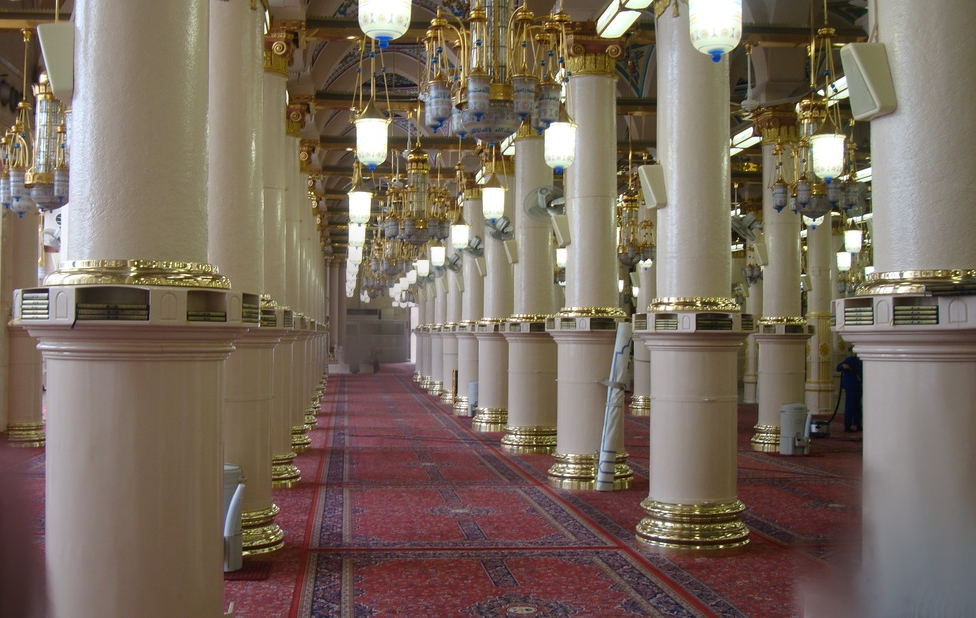 masjid e nabvi inside most beautiful view carpets and sutoon